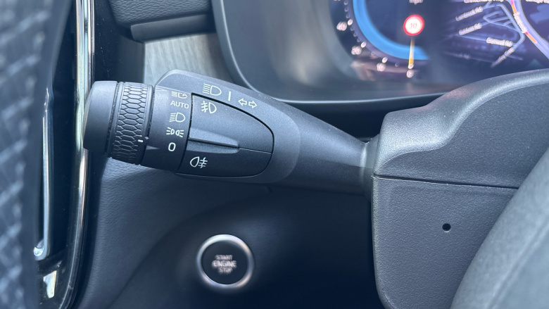 Volvo XC40 2.0 B4P Ultra Dark 5dr Auto Petrol Estate